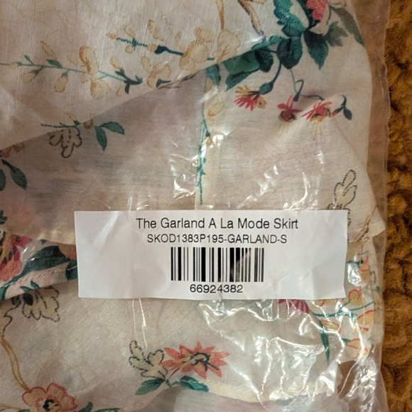 The Garland A La Mode Skirt SELKIE - Picture 9 of 10